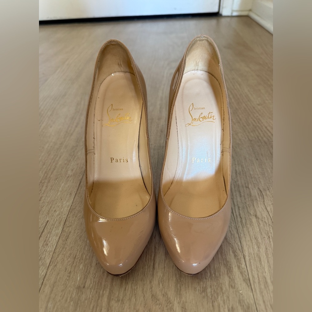 Christian Louboutin Nude Patent Leather Pumps | Red Sole | Size 35 (US 5)